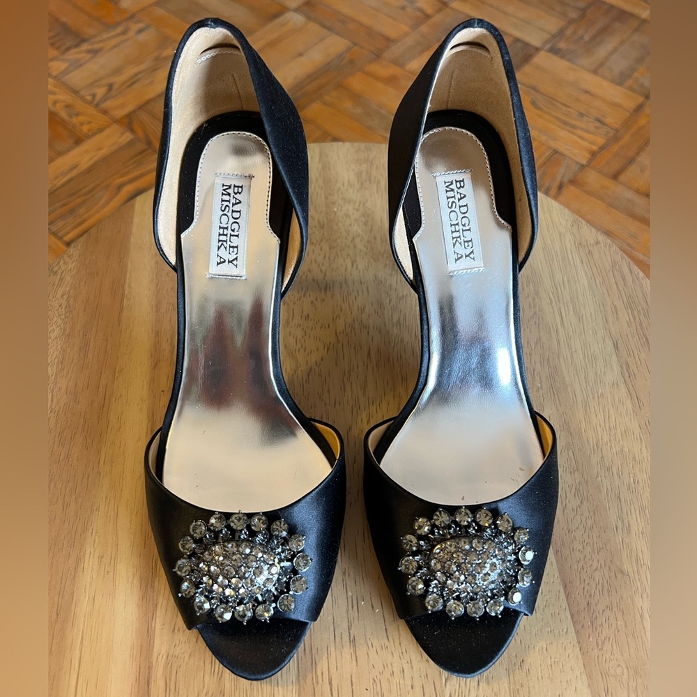 BADGLEY MISCHKA Black Satin Heels. Size 10
